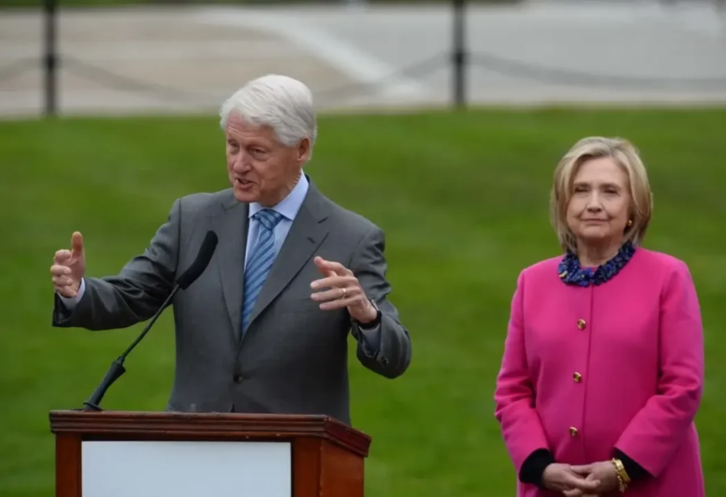 Clinton dice que Trump le contó de ‘algunos buenos momentos’ con Jeffrey Epstein