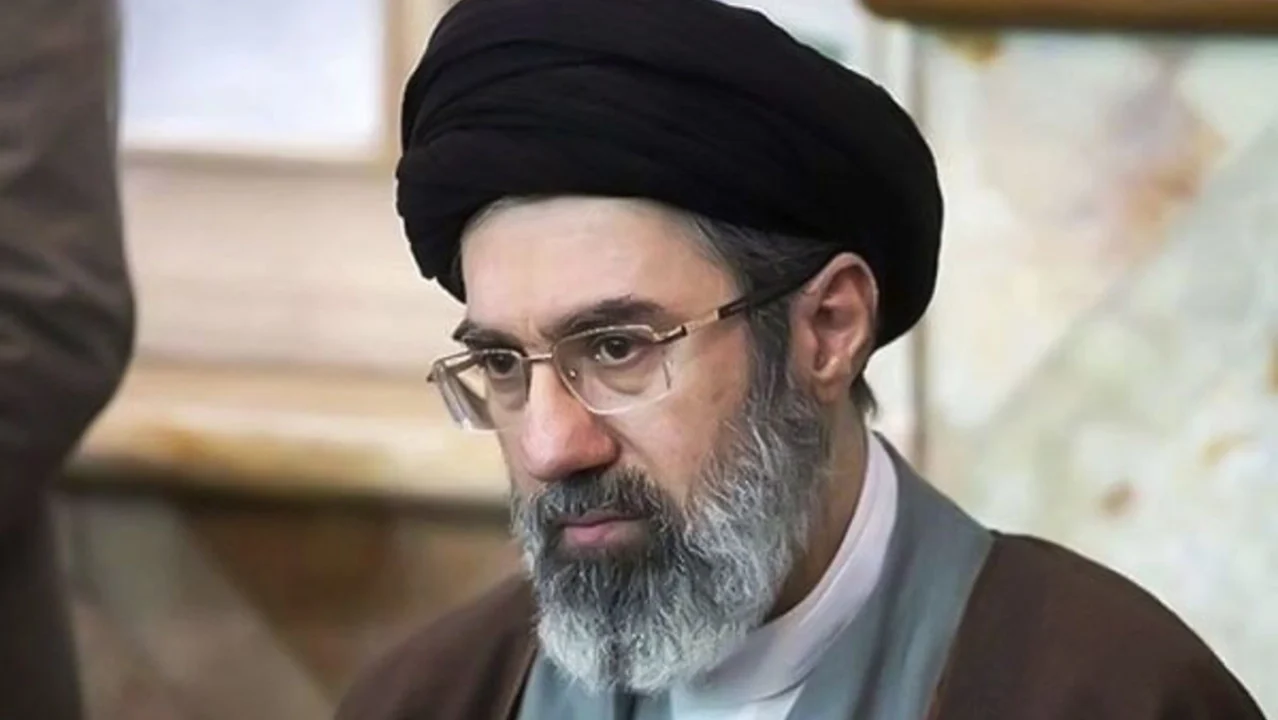 EU investiga a bancos por transacciones relacionadas con el líder supremo iraní