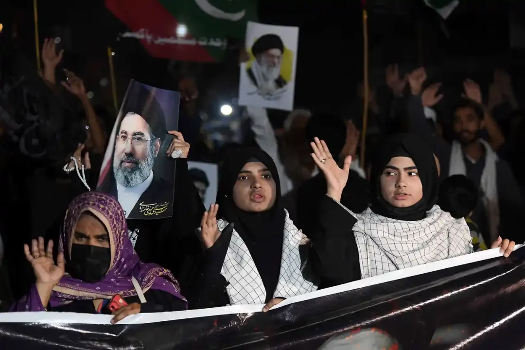 Crudo Brent sube a 107 dólares tras amenazas de Irán