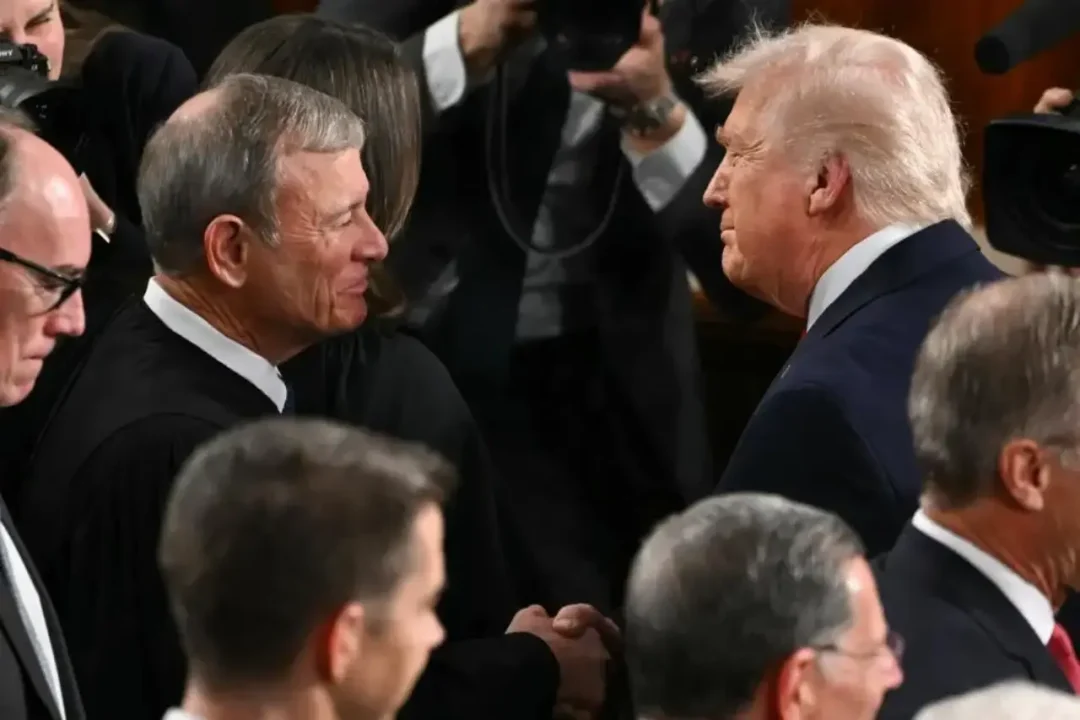 La confianza en la Corte Suprema se desploma a un nuevo mínimo, mientras Trump ataca a los jueces