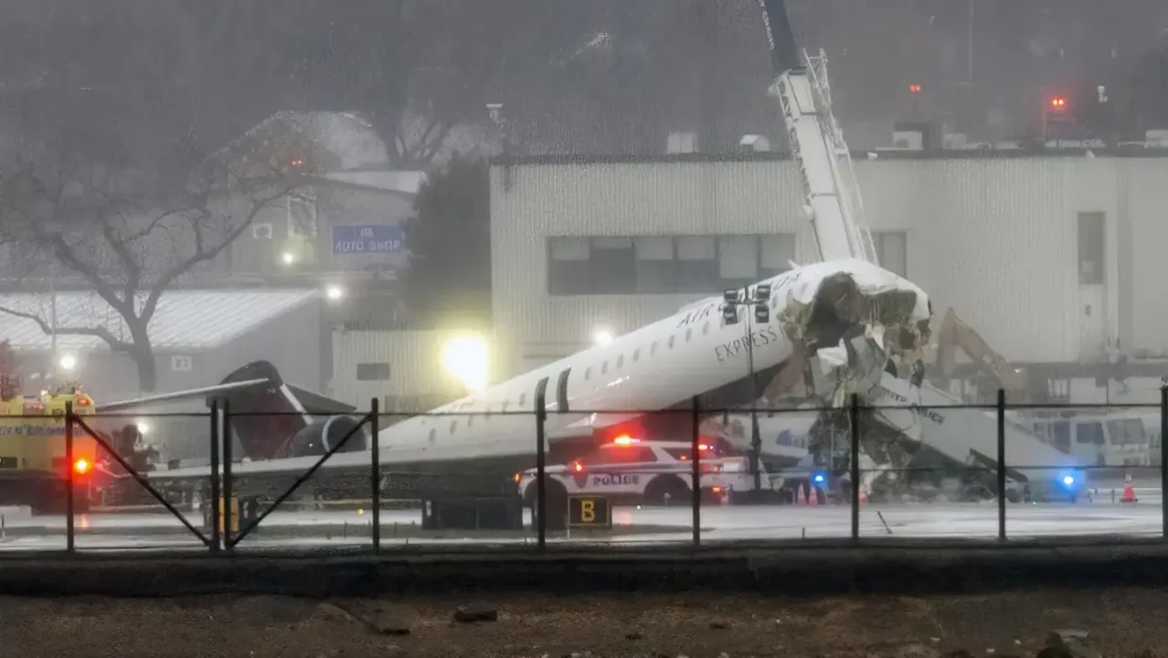 Accidente en LaGuardia: más de 170 vuelos cancelados este martes; los retrasos podrían durar días