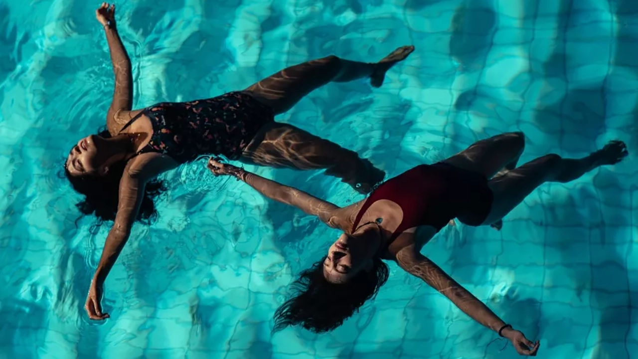 ‘Chicas tristes’, el retrato en cine de la amistad femenina frente al abuso y la frialdad de la IA