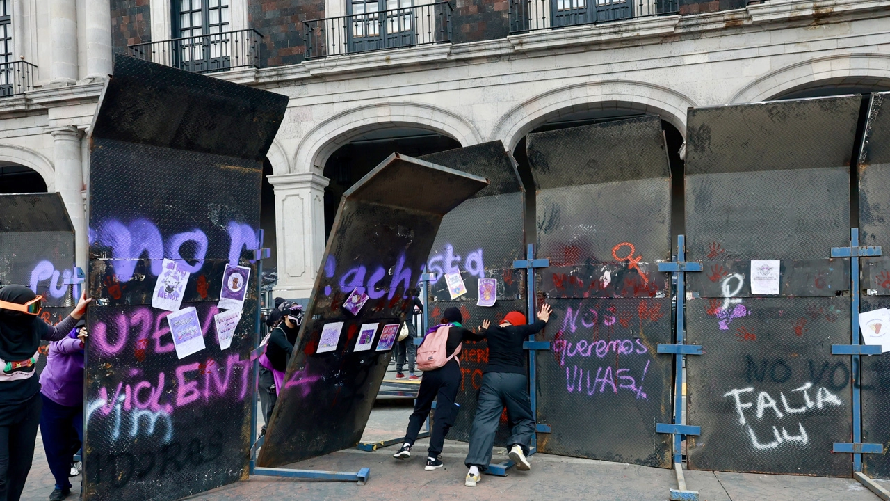 Miles de mujeres marchan en México por el 8M