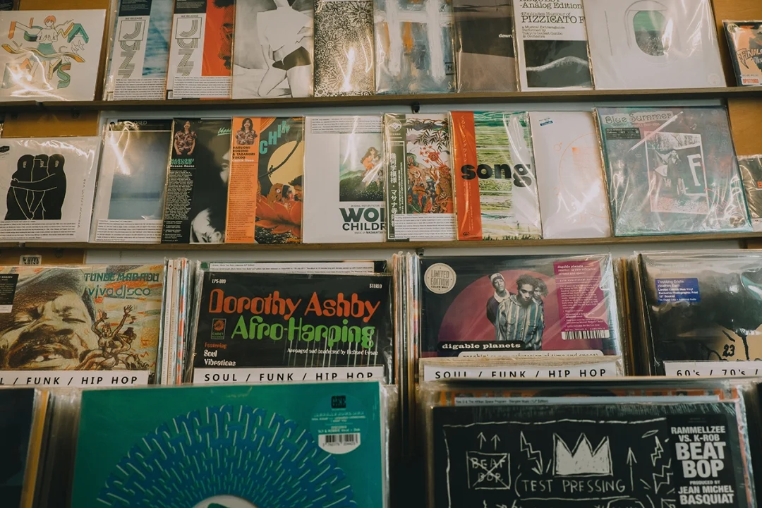 Los ingresos del sector discográfico crecen un 6.4% en 2025, liderados por Latinoamérica
