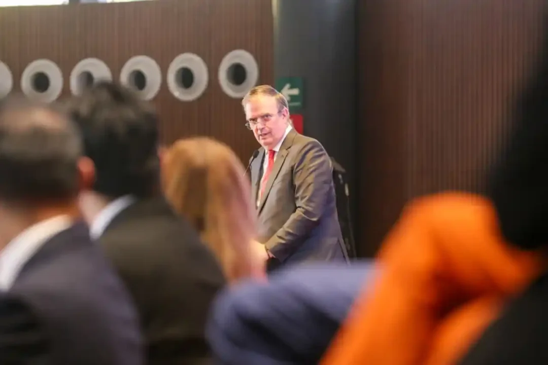 Subimos aranceles a China para emparejar el piso: Ebrard