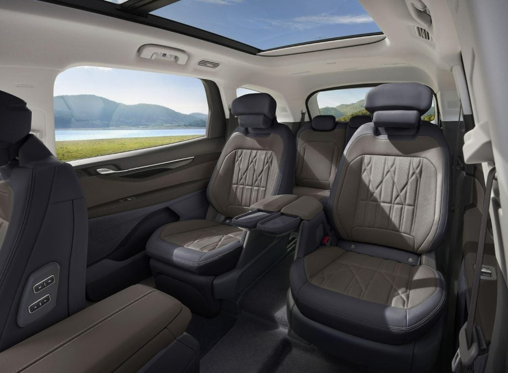 Interiores, triple fila de Ford Edge 26MY.
