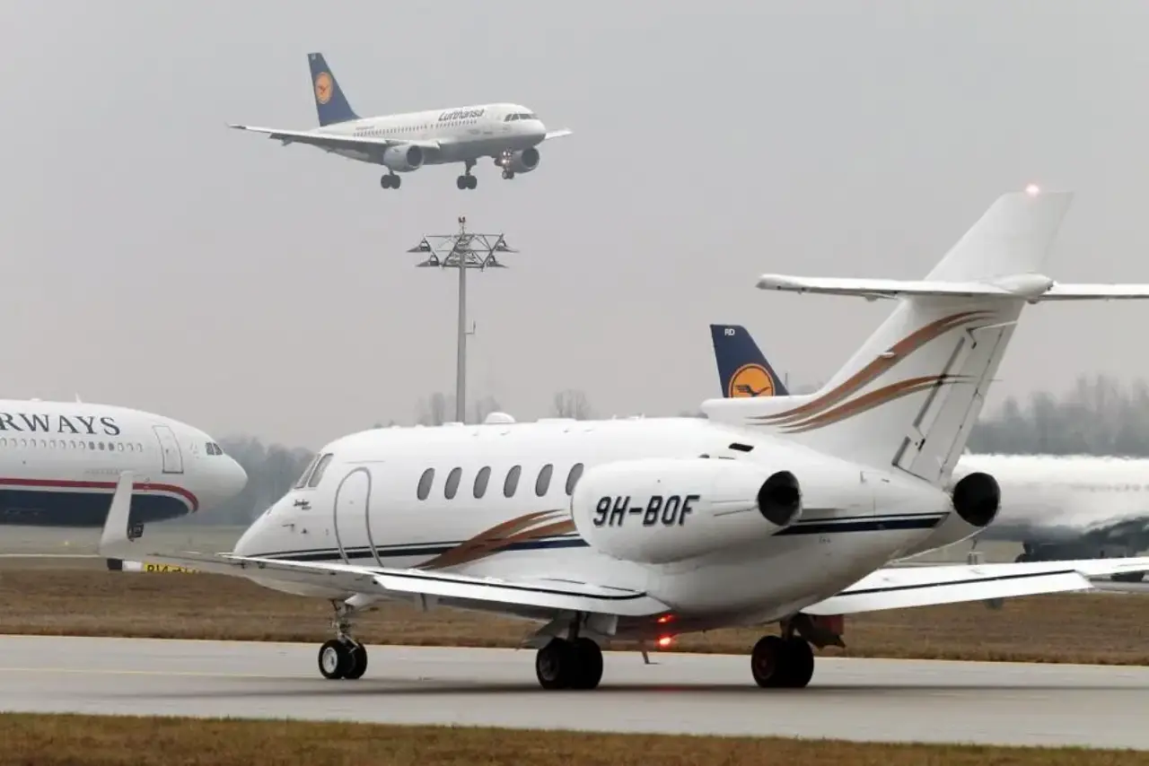 Los precios de los jets privados se disparan para los turistas adinerados que desean abandonar Dubái