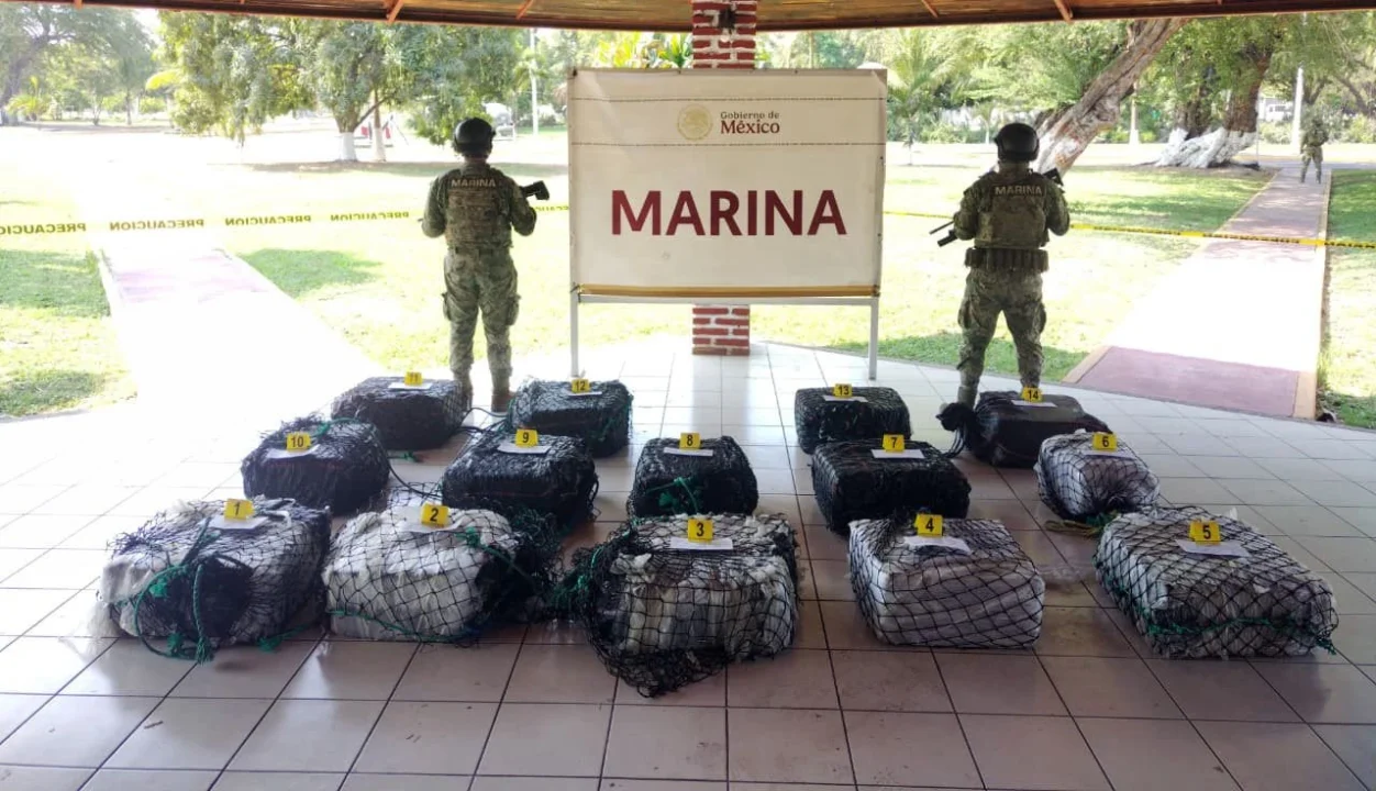 La Marina detiene a seis personas con 650 kilos de cocaína en el Pacífico