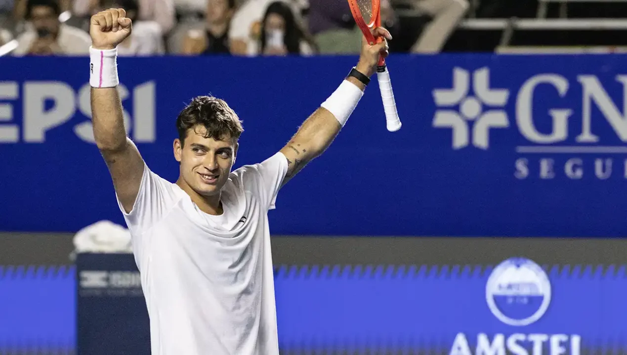 El italiano Flavio Cobolli derrota a Frances Tiafoe y gana el título en Acapulco