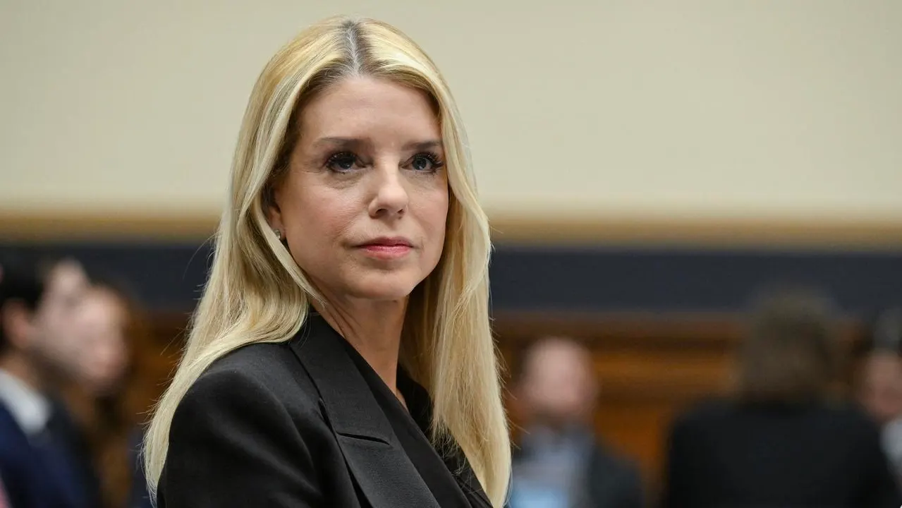 Los demócratas amenazan a Pam Bondi con desacato si no se presenta a dar testimonio sobre Epstein