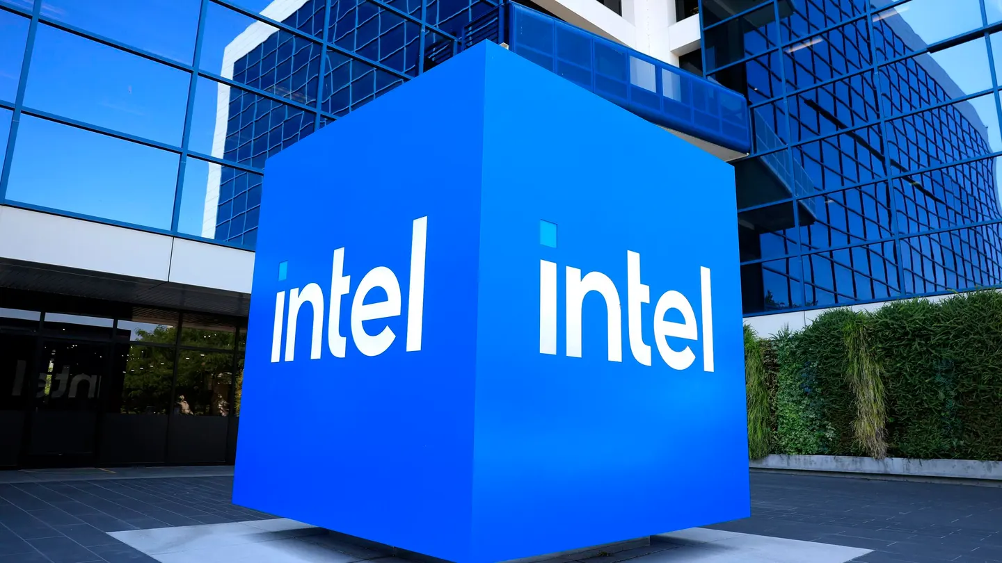 Acciones de Intel suben 24% batiendo récord de las puntocom