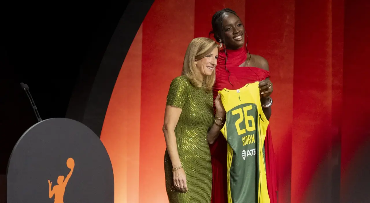 La WNBA abre su era dorada con Awa Fam y la nueva hornada de ‘rookies’