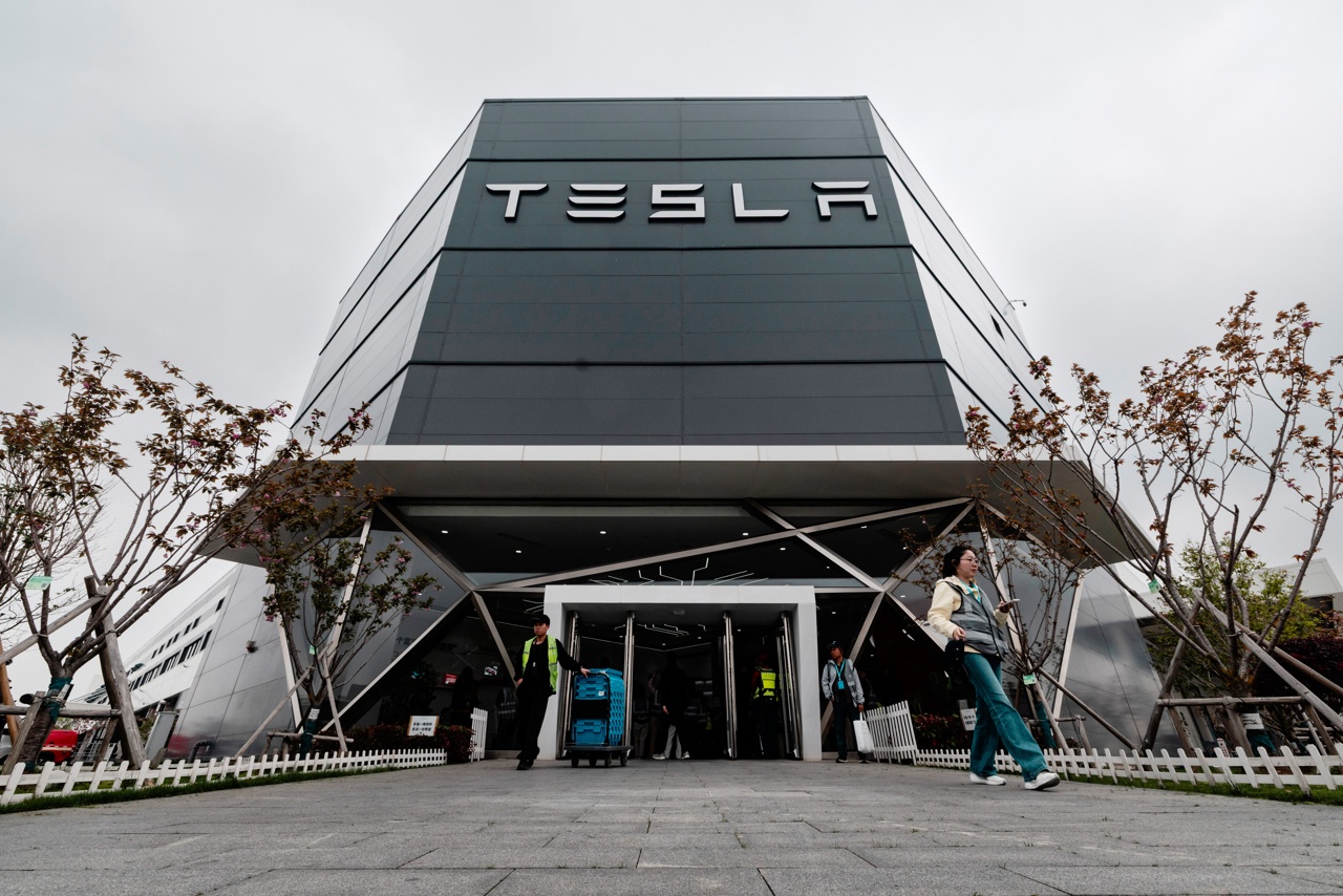 Plan de inversión de Tesla de 25,000 mdd pone a prueba la confianza de los inversores
