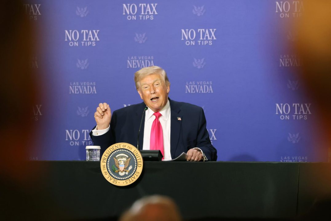 Trump dice que Israel tiene prohibido bombardear Líbano