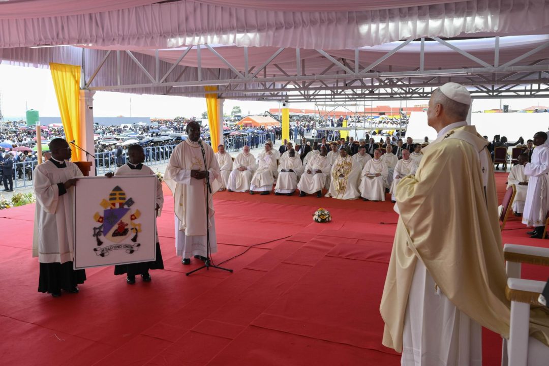 El Papa León XIV denuncia la explotación por parte de los ‘autoritarios’ del mundo durante su viaje a Angola