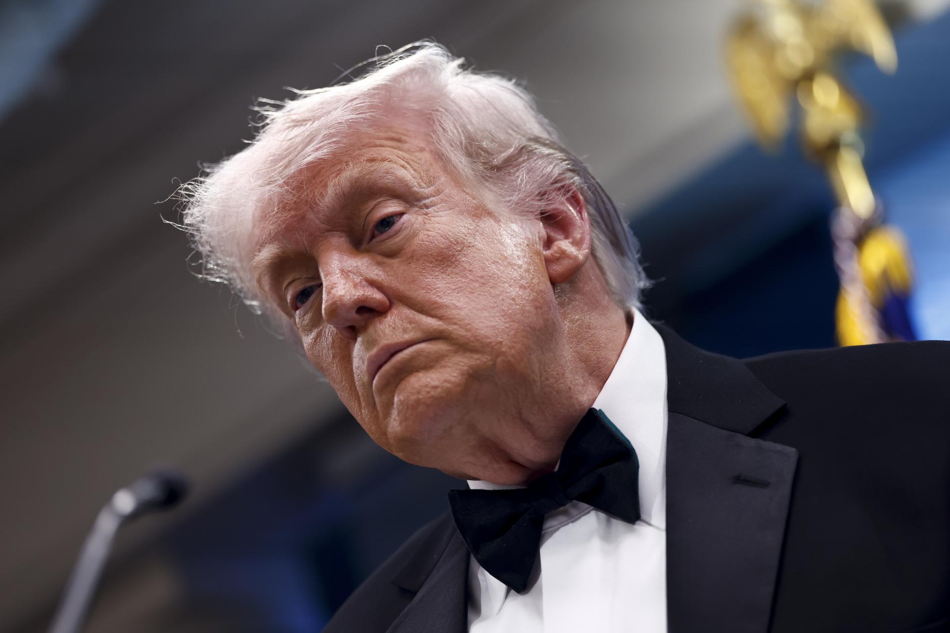 Trump presenta los tiroteos como prueba del poder de su presidencia