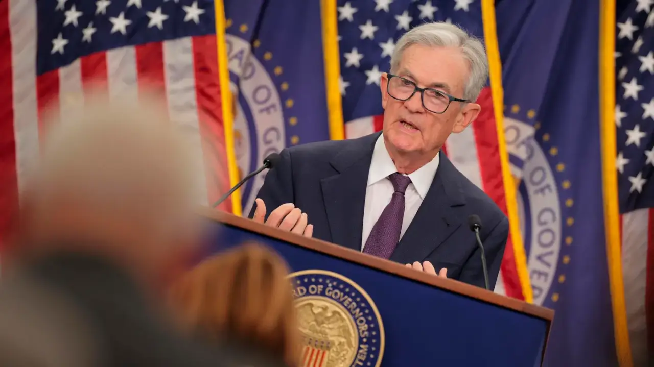 Fed advierte que podrían producirse más recortes en las tasas de interés si la guerra con Irán se prolonga