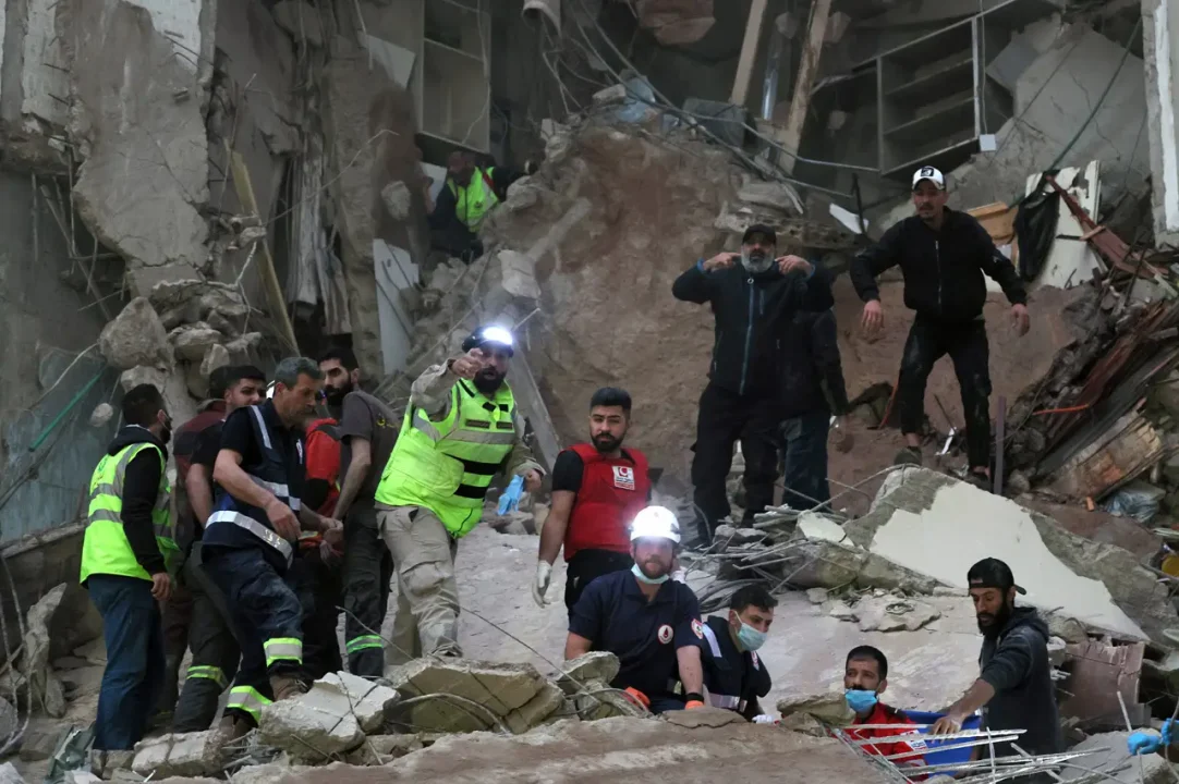Irán dice que EU debe elegir entre el alto al fuego o seguir la guerra junto a Israel