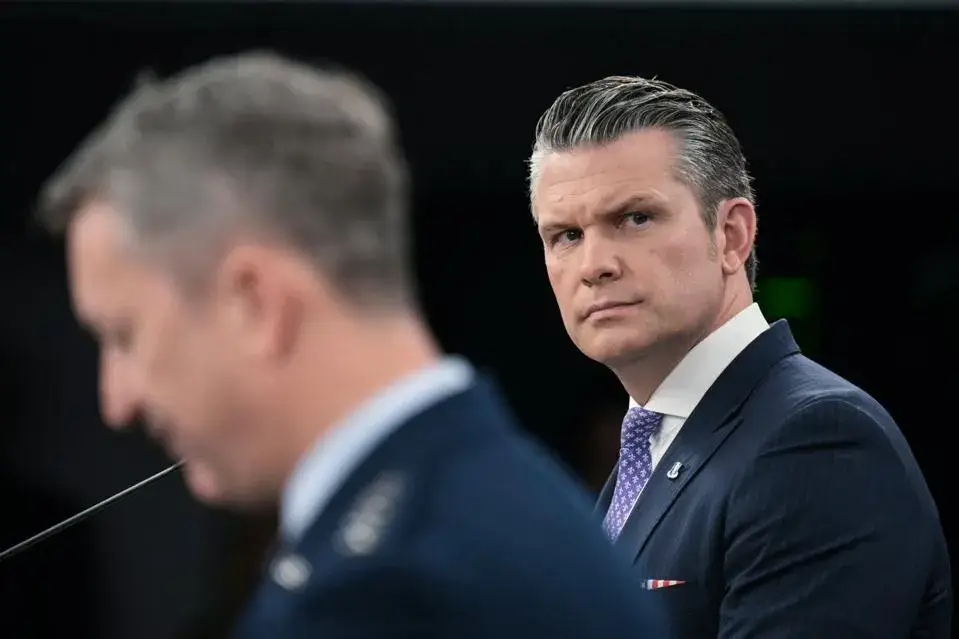 Demócratas inician investigación sobre presunto intento de Pete Hegseth de adquirir acciones de Defensa antes de la guerra de Irán