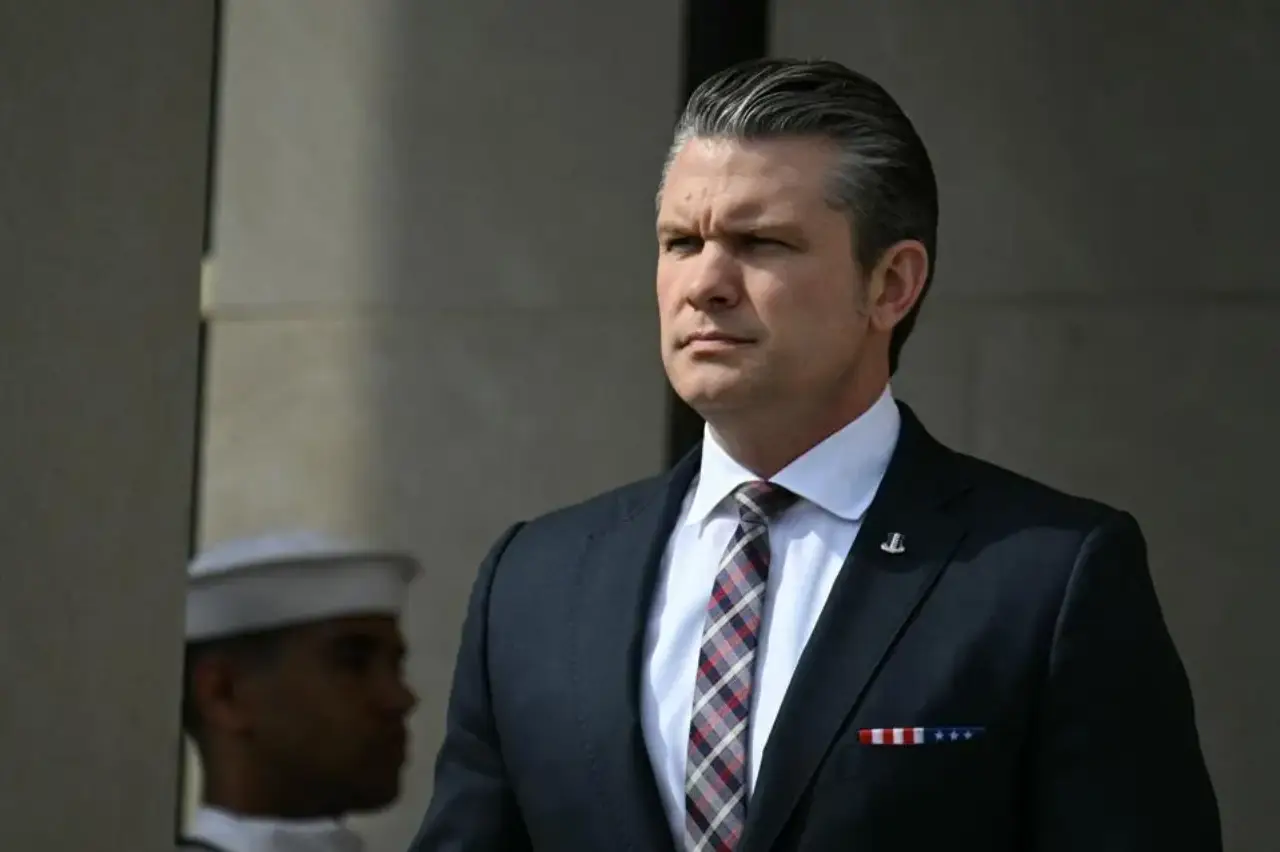Pete Hegseth cita una oración violenta de ‘Pulp Fiction’ y hace referencia a la Biblia