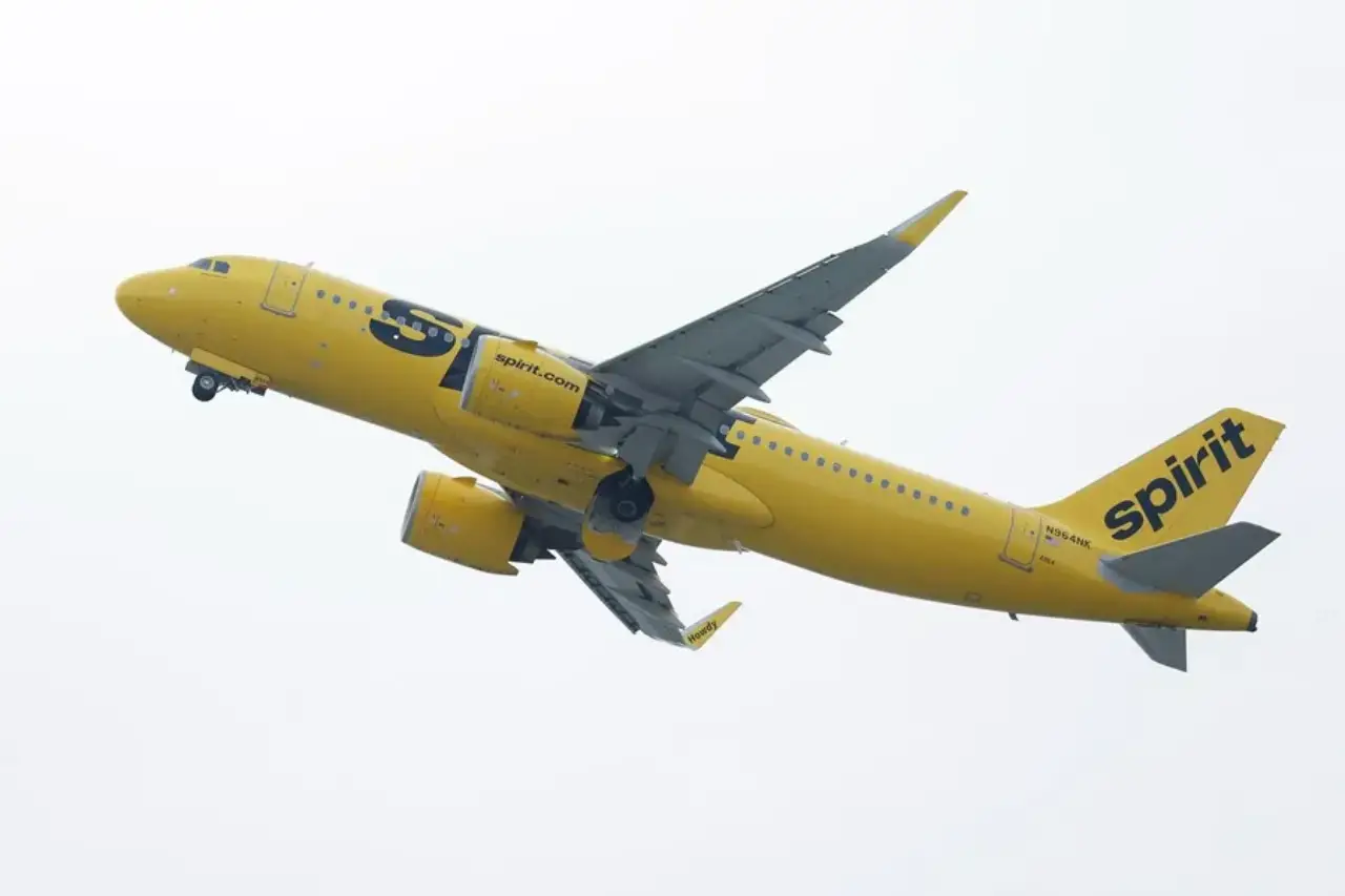 Trabajadores demandan a aerolínea Spirit por impago y no avisarles a tiempo del cierre