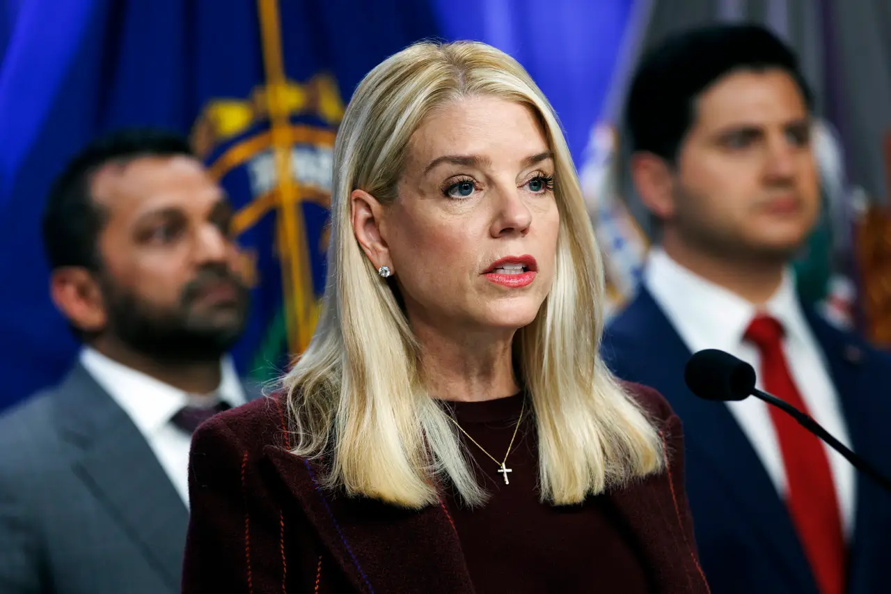 Trump despide a Pam Bondi como fiscal general de Estados Unidos