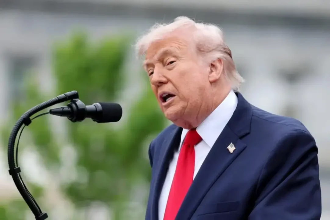 Trump amenaza a Irán con un meme de IA donde aparece armado mientras el estrecho de Ormuz sigue bloqueado