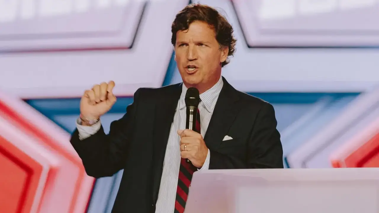 Tucker Carlson se disculpa por haber ayudado a Trump a ser elegido; dice estar ‘atormentado’ por ello