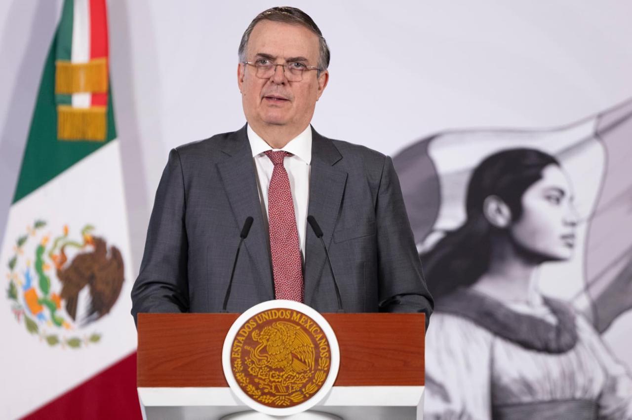 Ebrard admite que su hijo vivió seis meses en embajada en Londres