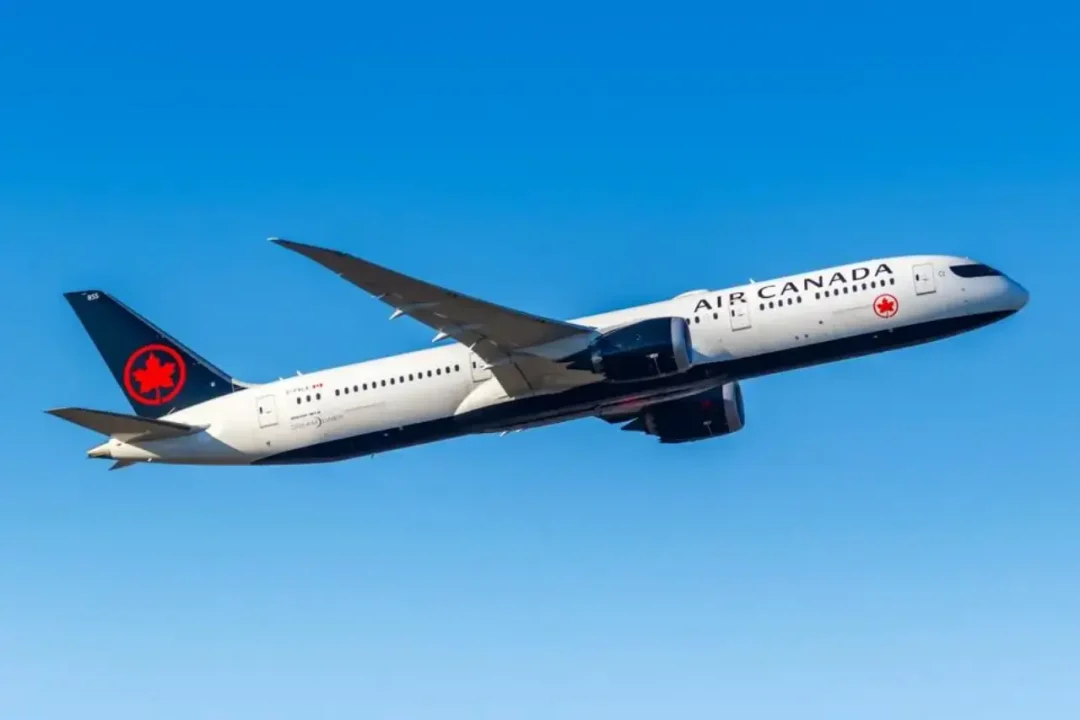 Aumento del precio del combustible y la caída de la demanda impulsan a aerolíneas canadienses a recortar rutas