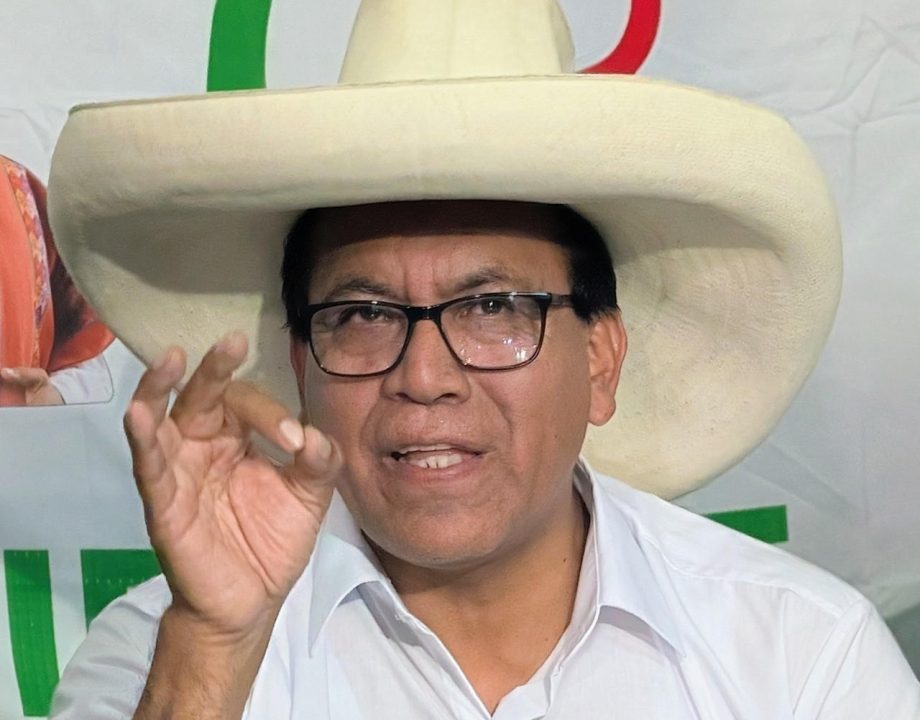 Perú: Izquierdista Sánchez supera al ultraderechista Aliaga como segundo en escrutinio; Fujimori encabeza