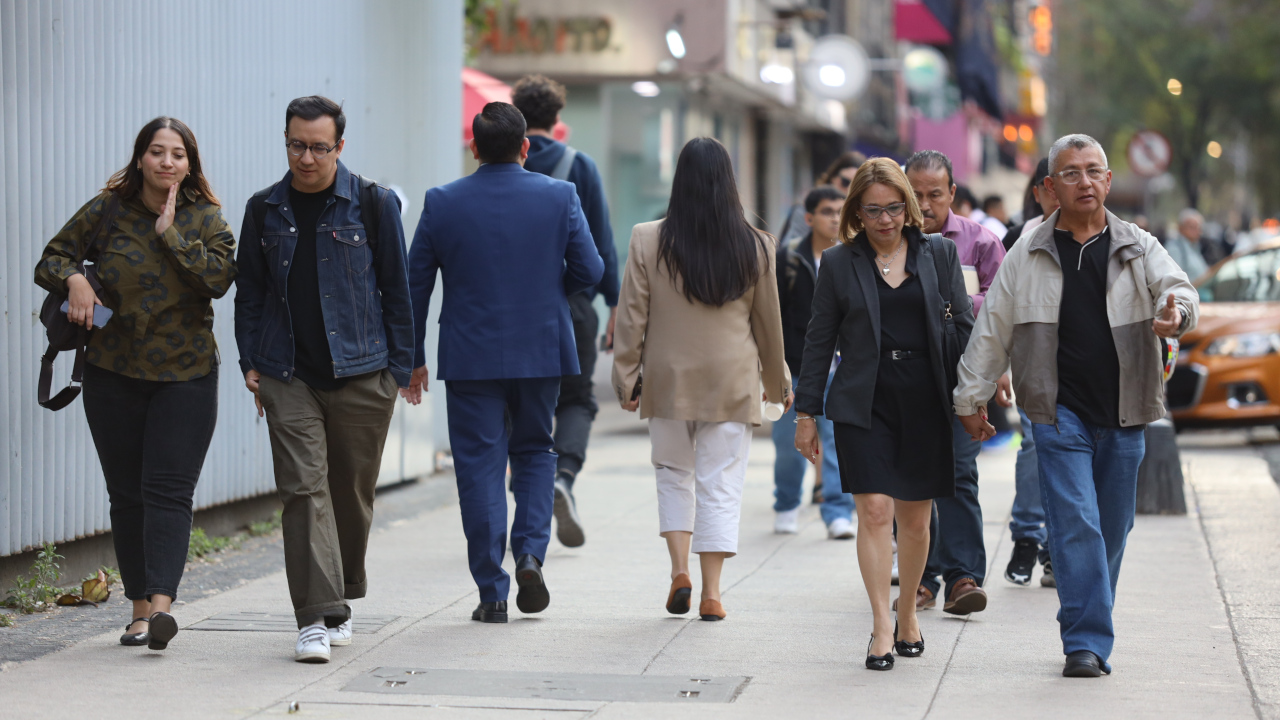 Economía de México cae más de lo previsto en primer trimestre
