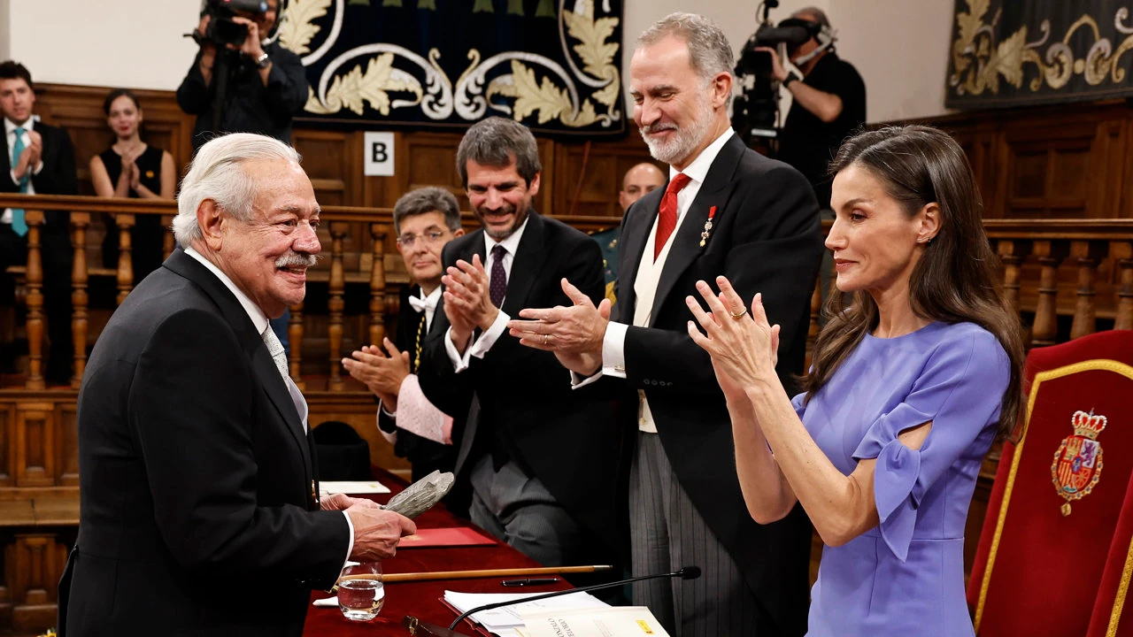 Gonzalo Celorio recibe el premio Cervantes que hermana a España y México con humor y memoria familiar