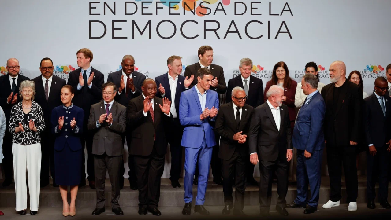 Vox acusa a Sánchez de reunirse con ‘los peores narcodictadores’ en la cumbre de Barcelona