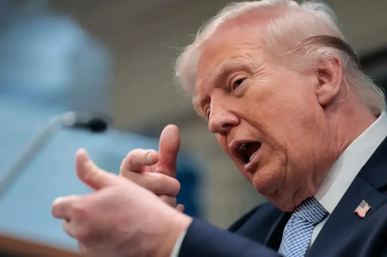 Aumentan los llamamientos bipartidistas para destituir a Trump mientras amenaza con un ‘genocidio’ en Irán