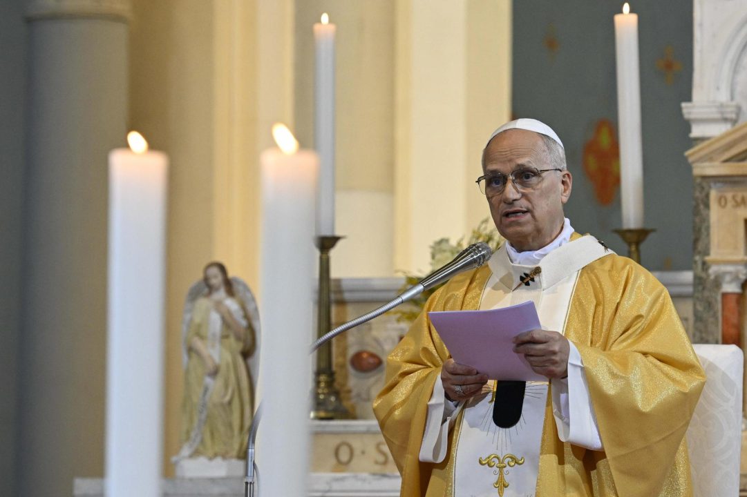 El papa León XIV dice que el mundo necesita un mensaje de paz, tras nuevo ataque de Trump