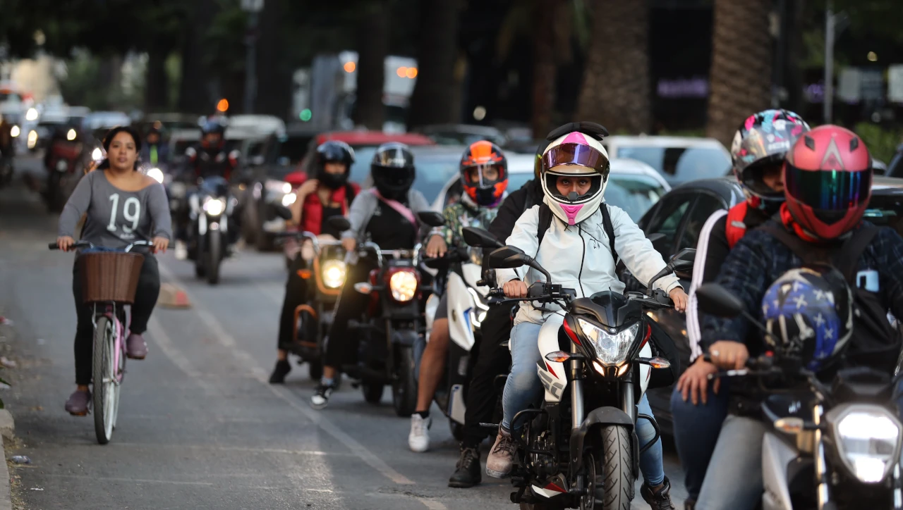 Mercado de aplicaciones de movilidad en México ronda los 2,350 mdd