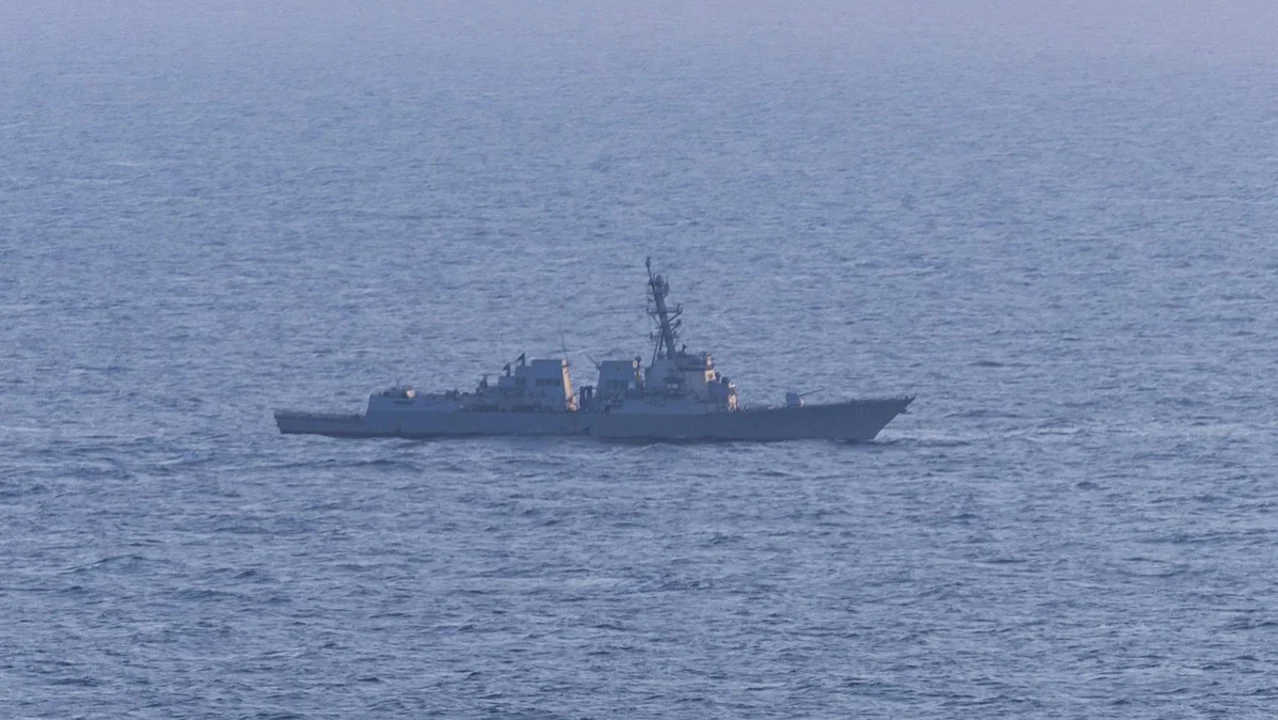 Irán confisca barcos en el estrecho de Ormuz después de que Trump detuviera los ataques