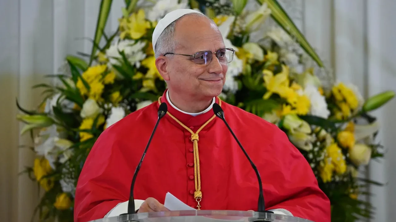 El Papa León XIV dice que el mandamiento ‘Ama a tu prójimo’ se aplica a las relaciones internacionales en plena disputa con Trump