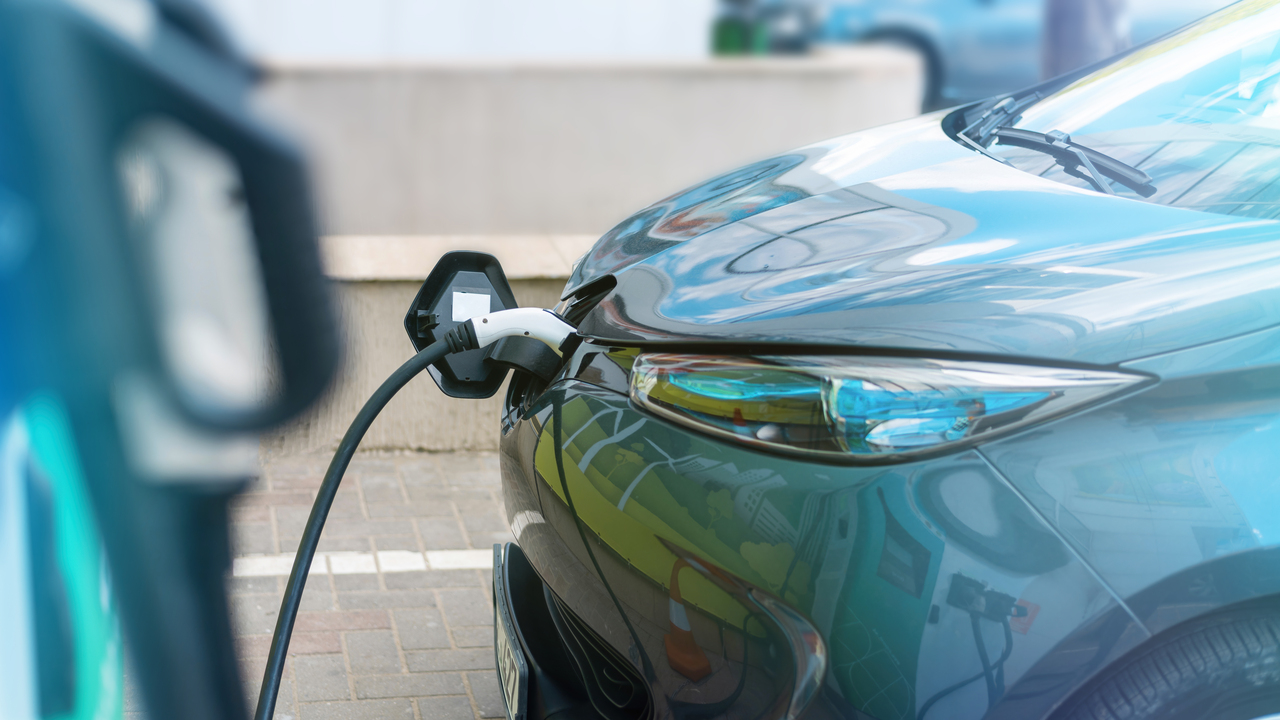 Guerra de precios deja a China con excedente de vehículos eléctricos