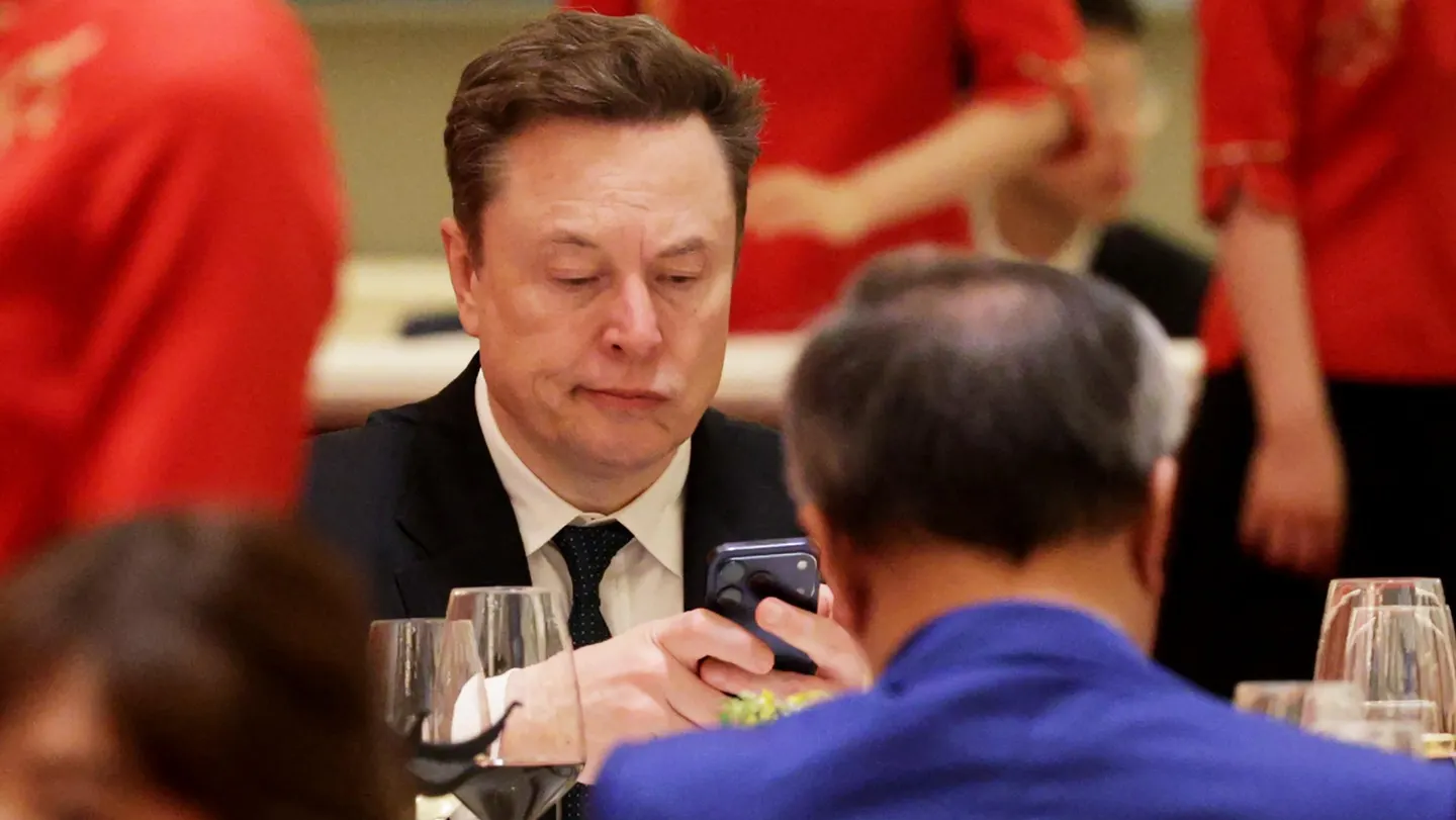 Musk se toma una selfie en China con Lei Jun, su rival multimillonario de Xiaomi