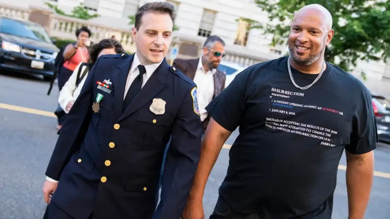 Policías que defendieron el Capitolio el 6 de enero demandan para bloquear el fondo de 1,800 mdd de Trump