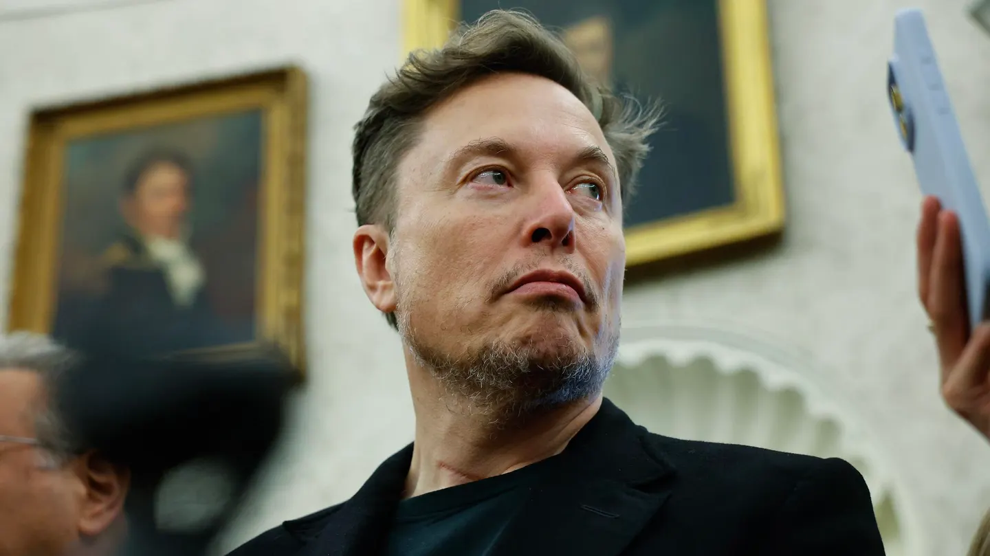 Todo lo que SpaceX y Tesla le exigen a Elon Musk: colonia en Marte, robots y más, para ganar miles de millones