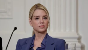 La entonces fiscal general Pam Bondi durante un almuerzo en el Salón Este de la Casa Blanca el 16 de marzo en Washington, DC. Getty Images