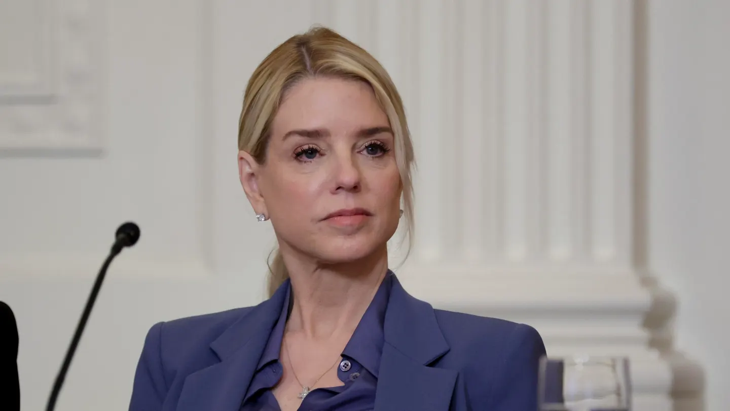 Pam Bondi confirma diagnóstico de cáncer de tiroides tras dejar el Departamento de Justicia de EU