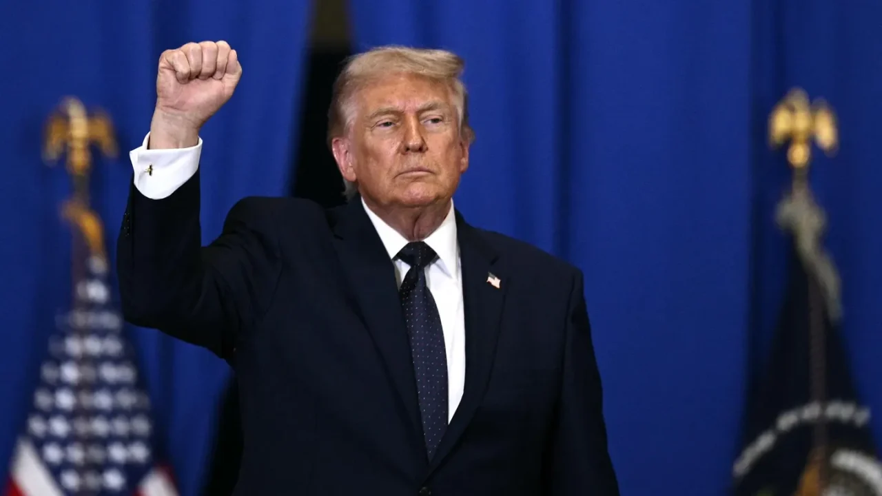 Trump publica más imágenes extrañas de IA, dirigidas a Groenlandia, Stephen Colbert y otros