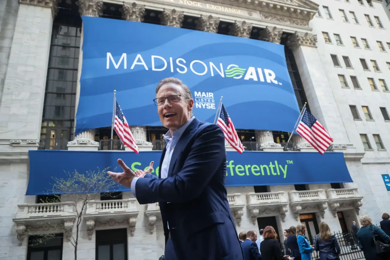 Cómo un contable de Chicago construyó discretamente una fortuna de 1,000 mdd a través de negocios aparentemente insignificantes