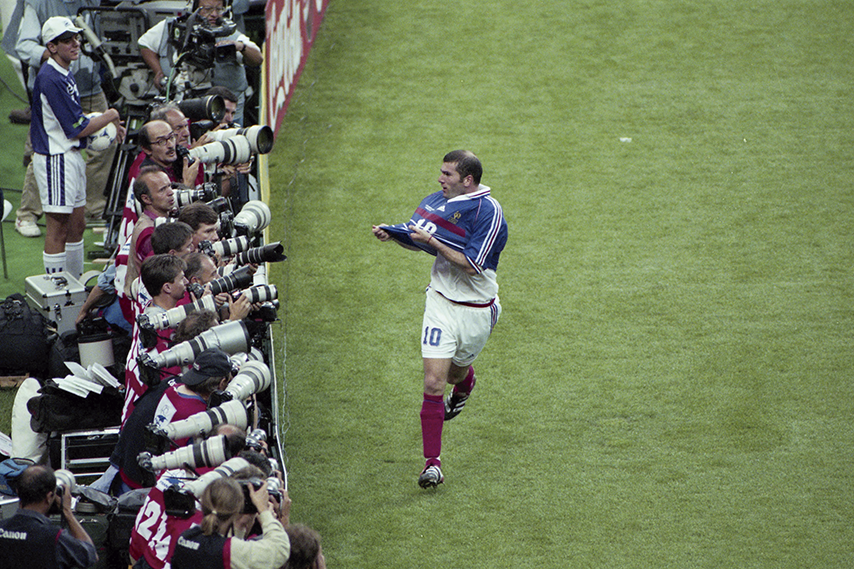 Zinedine Zidane of France celebrates his goal during the Soccer World Cup Final between Brazil and France on July 12 1998 in Paris Saint Denis, France.
Photo : Christian Gavelle / Onze / Icon Sport