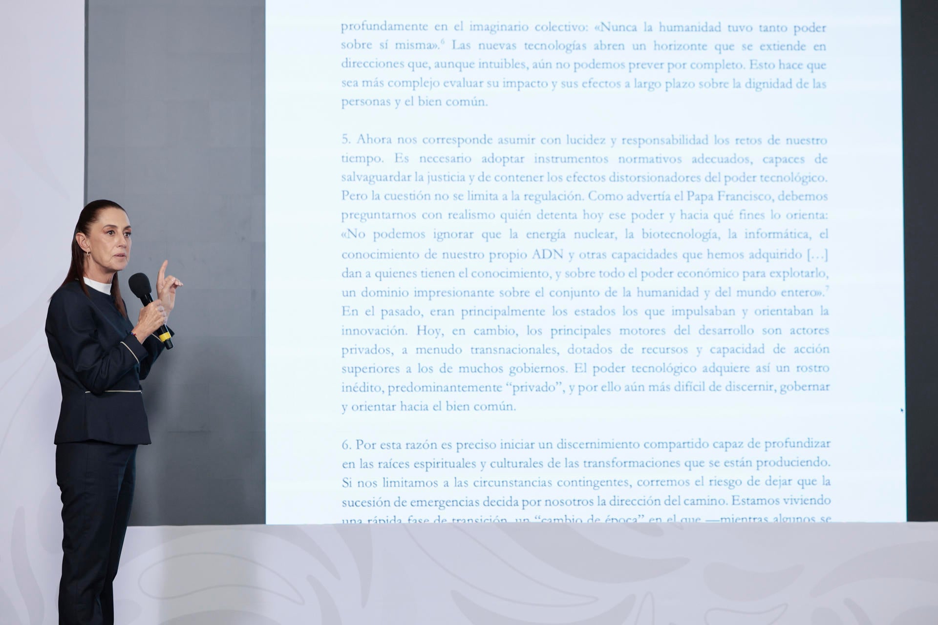 Sheinbaum ve ‘muy interesante’ la reflexión ‘humanista’ del papa León XIV sobre IA