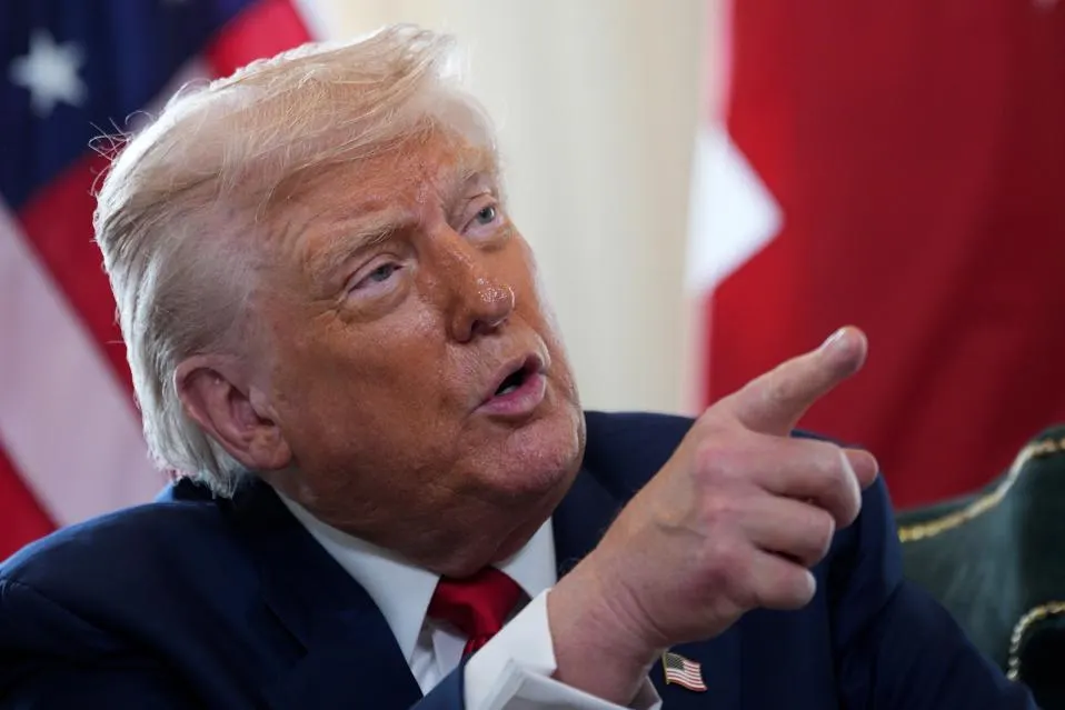 Trump regresa a X para criticar al ‘peor congresista en la historia’ de EU